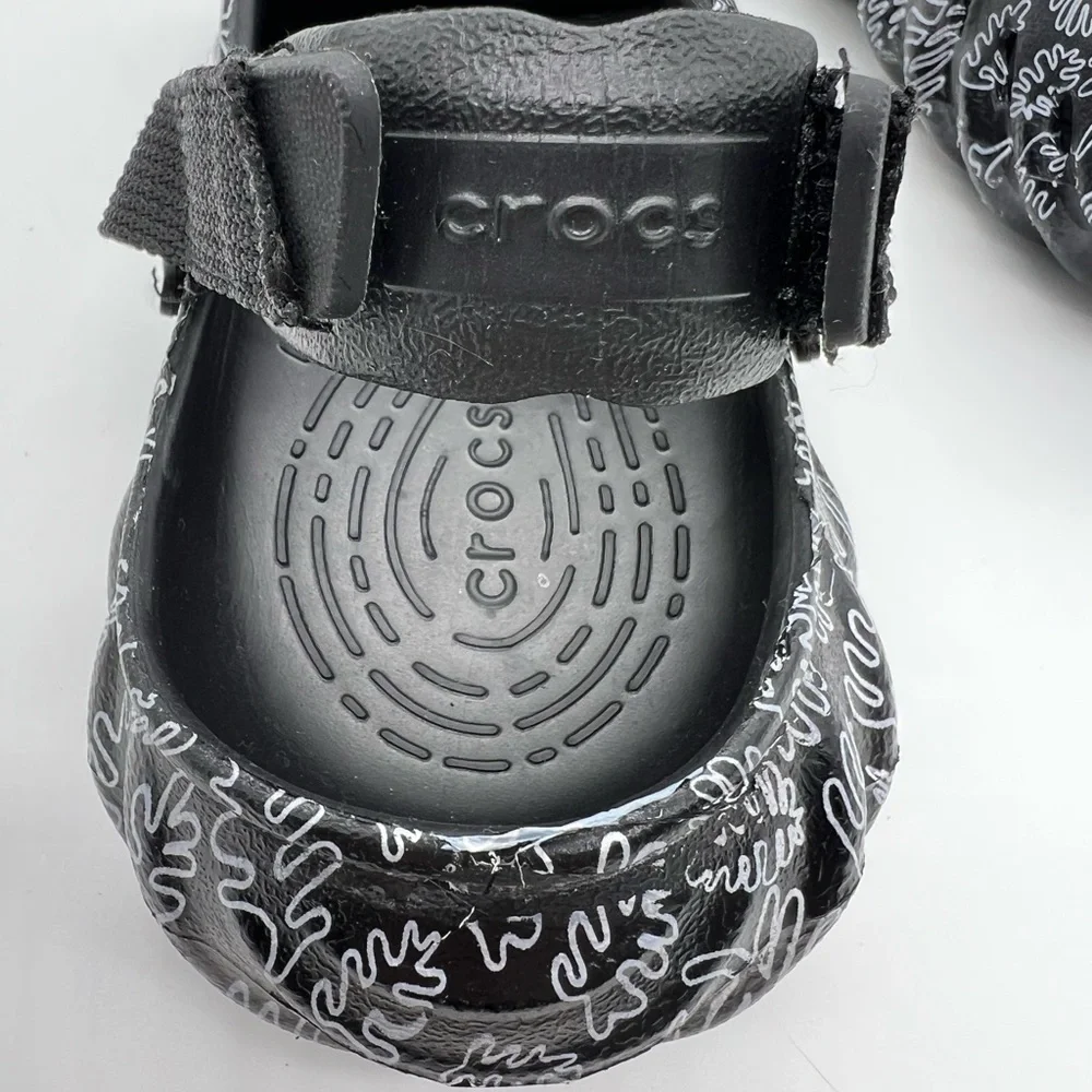 CROCS Kids Black and White Leaf Patterned Water Shoes Size 3